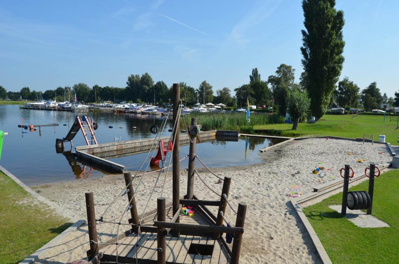 Camping Kleine Belterwijde, Wiede Lodge Met Uitzicht Over Het Water Exterior photo