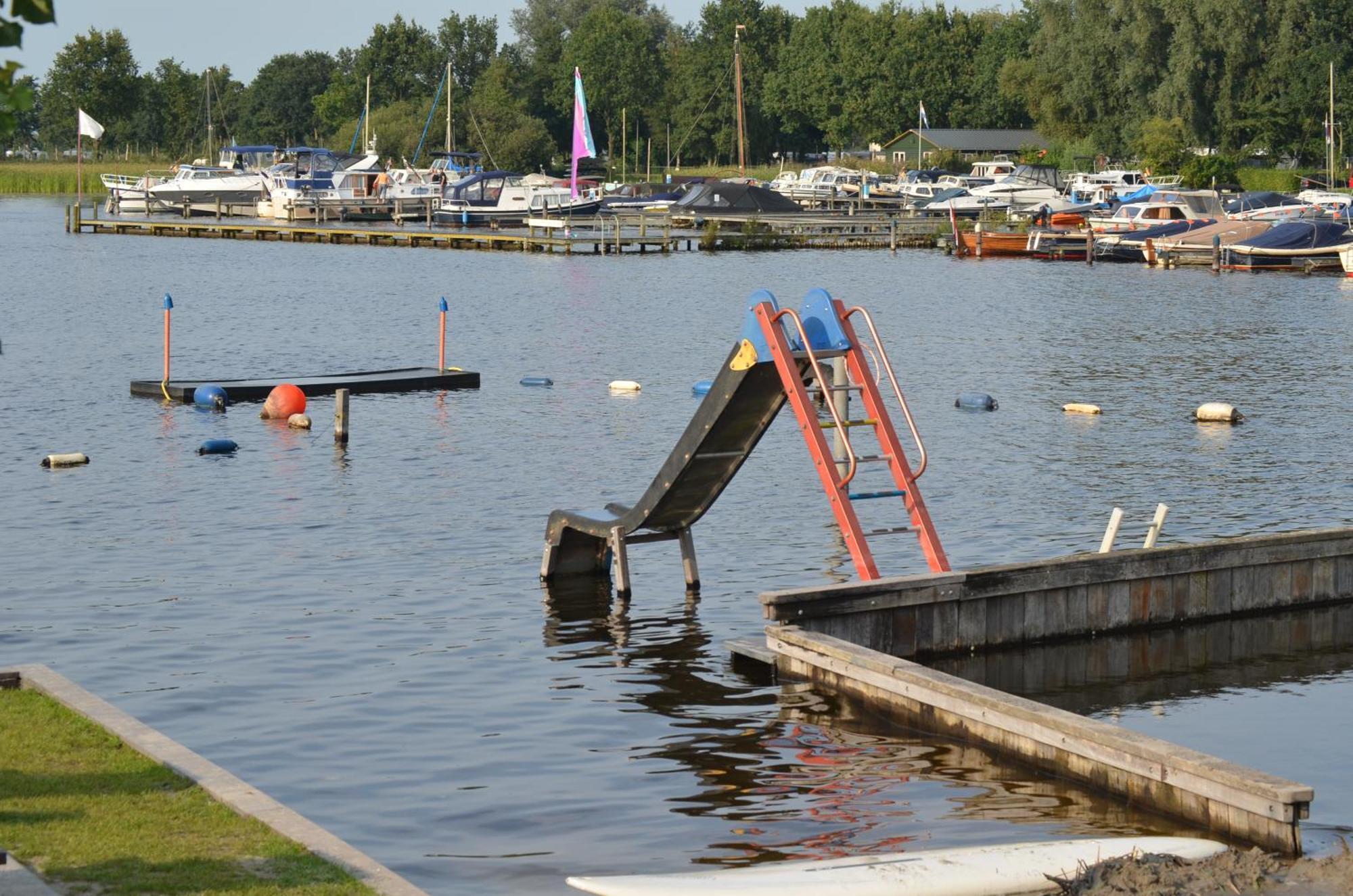 Camping Kleine Belterwijde, Wiede Lodge Met Uitzicht Over Het Water Exterior photo