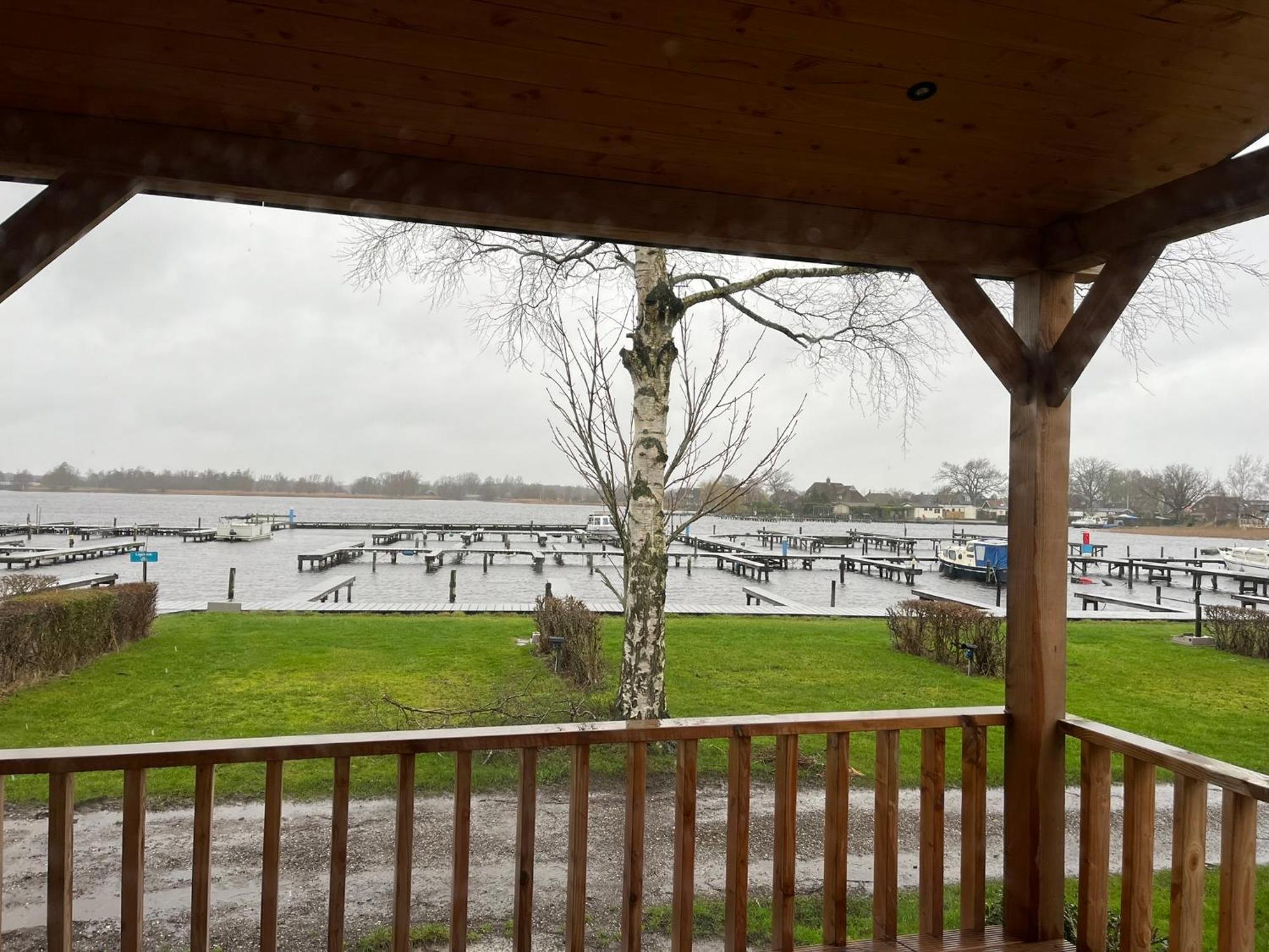 Camping Kleine Belterwijde, Wiede Lodge Met Uitzicht Over Het Water Exterior photo